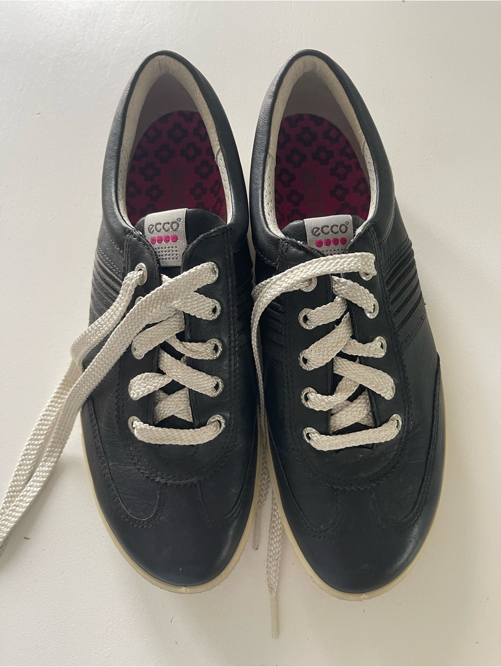Ecco Black Leather Women's Athletic Golf/street Sneakers with Cream Laces